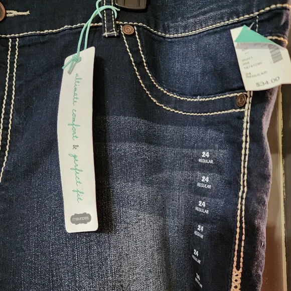 NWT Maurices Jeans with Contrast Stitching - Picture 2 of 3